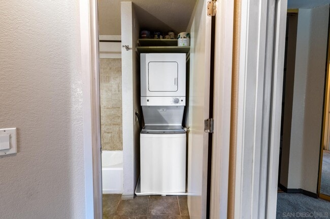 Building Photo - 9750 Mesa Springs Way