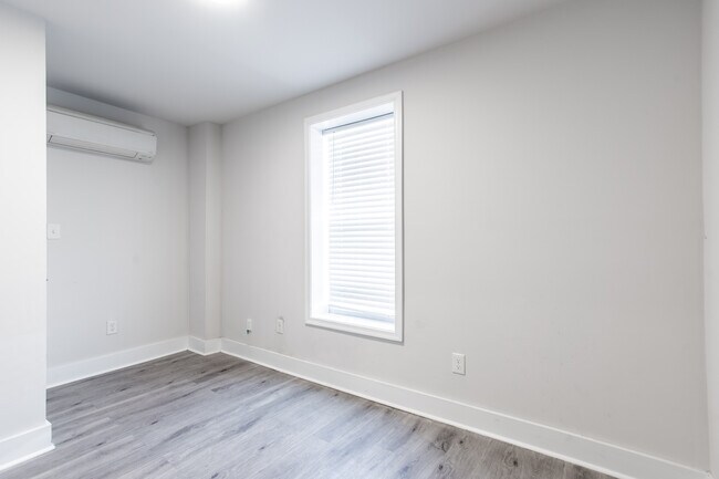 Building Photo - 665 E Wensley St