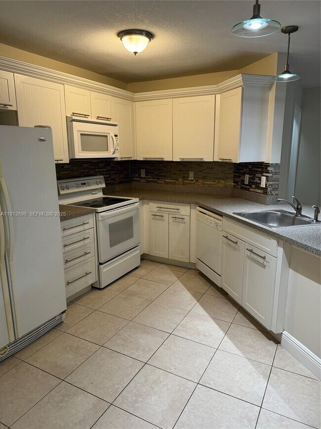 Foto del edificio - 4025 W McNab Rd