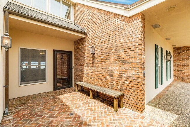 Building Photo - 6 Quintana Dr