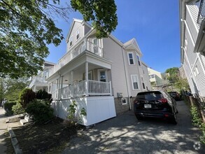 Building Photo - 1049 Broadway
