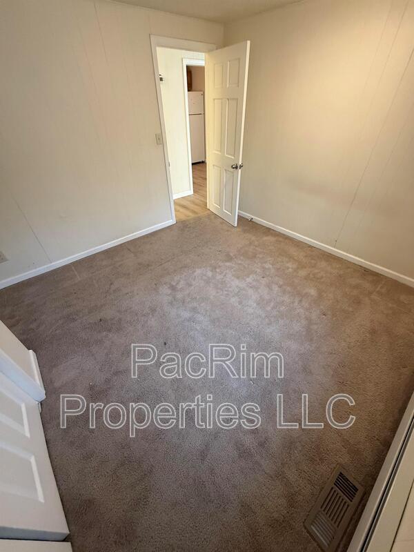Foto del edificio - 6140 Collins Way