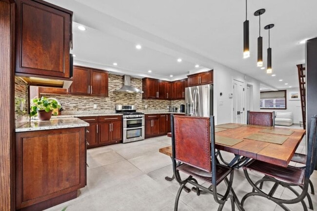 Building Photo - 3 bedroom in BROOKLYN NY 11229