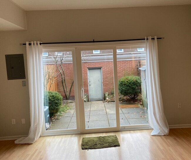 Foto del edificio - 2896 Chateau Cir