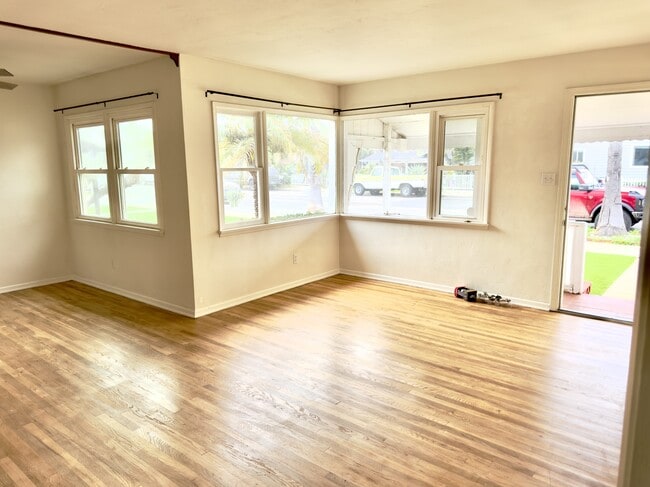 Foto del edificio - 1914 S Tremont St