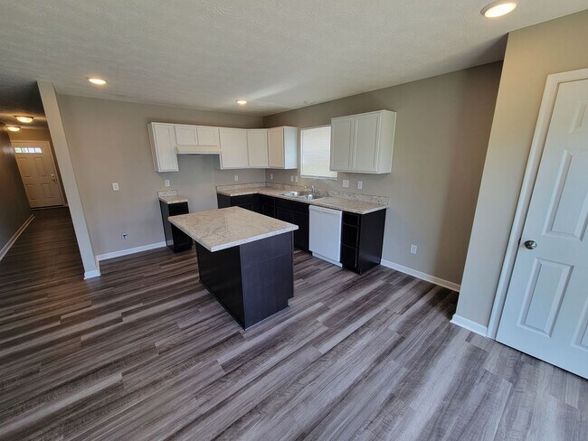 Building Photo - 2131 Pumpkin Ridge Ct