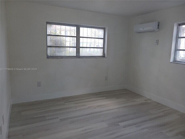 Foto del edificio - 5796 SW 5th St