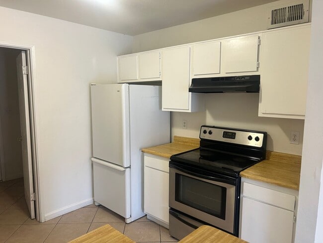 Photo - 435 E 9th Ave Apartment