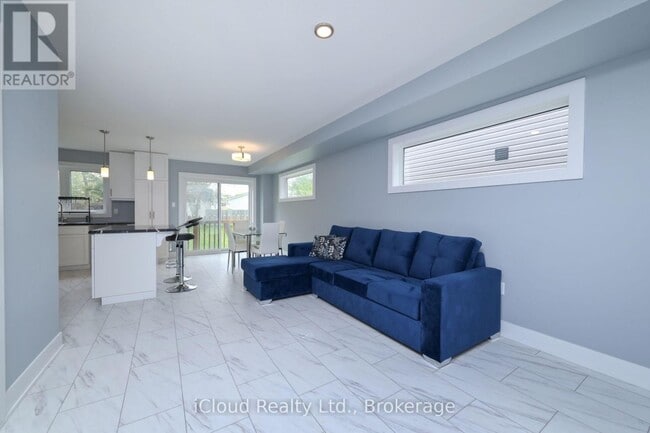 Building Photo - 18 Webb St