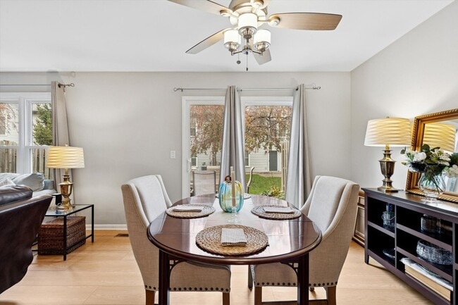 Foto del edificio - 1487 Hazelwood Ct