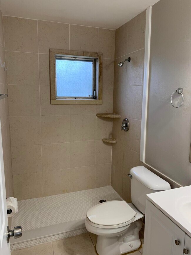 Foto del edificio - 5748 SE Avalon Dr