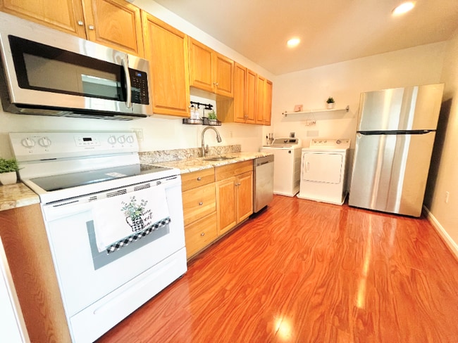 Building Photo - 9737 Kings Crown Ct