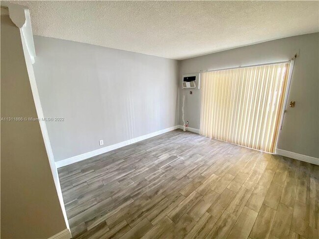 2900 Banyan St Unit 104 - 4