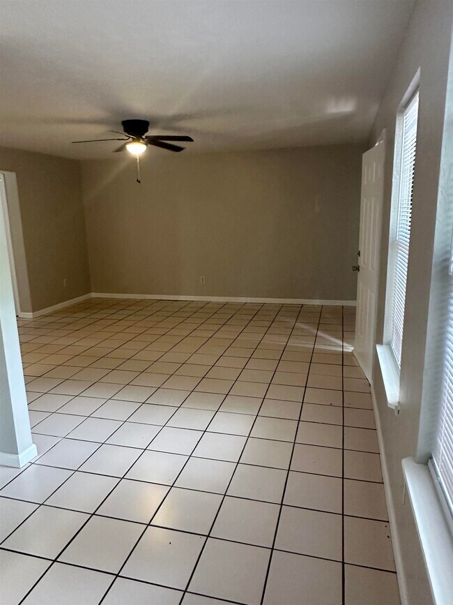 Foto del edificio - 1830 Sylvan Ct