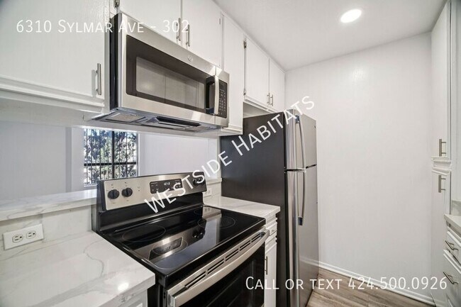 Foto del edificio - 6310 Sylmar Ave