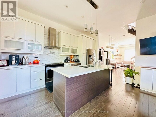 Photo du bâtiment - 201 Woodmount Ave