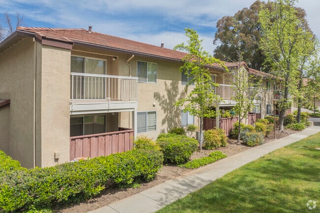 Primary Photo - 3177 Chateau Way