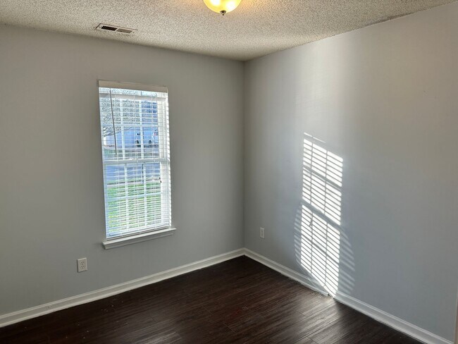 Foto del edificio - Adorable Three Bedroom Two Bath Home in Walnut Creek