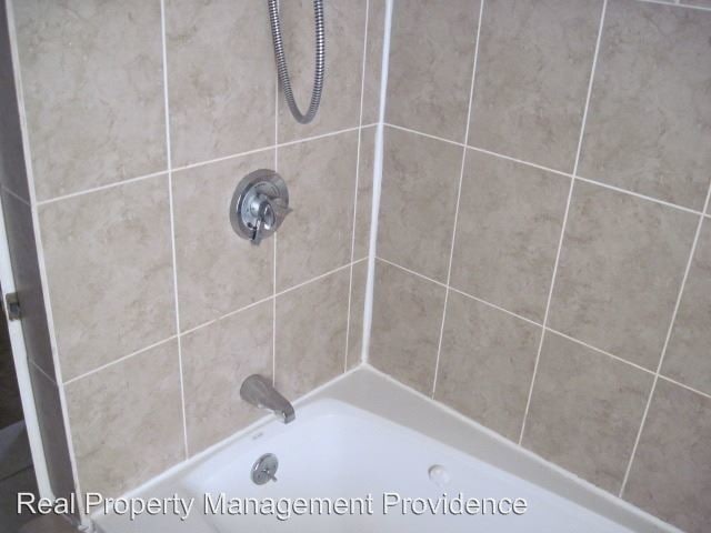 Building Photo - 2 br, 1 bath Apartment - 792 River Ave.
