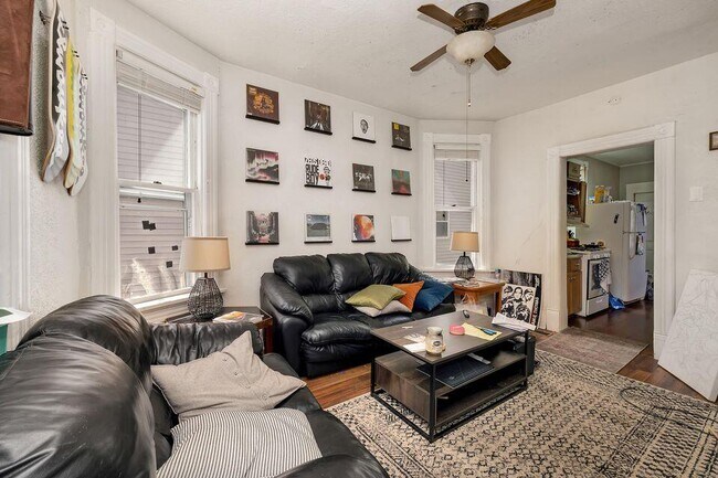 Foto del edificio - 2407 N Oakland Ave