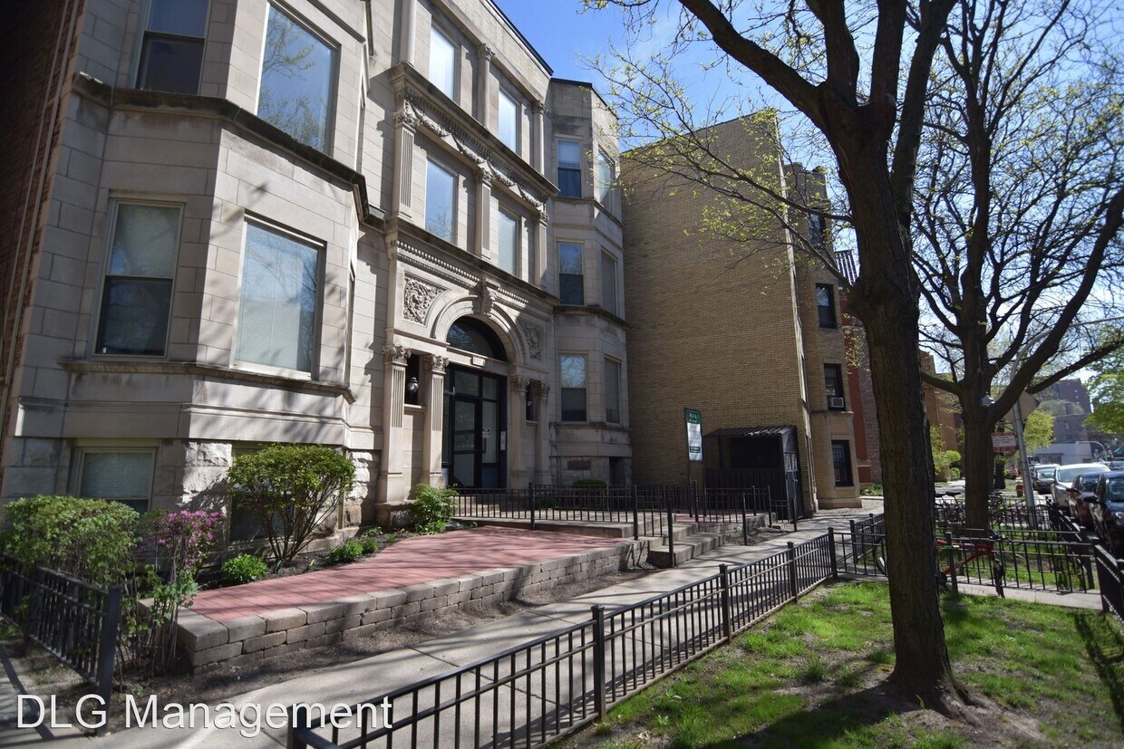 Primary Photo - 652 W Roscoe St