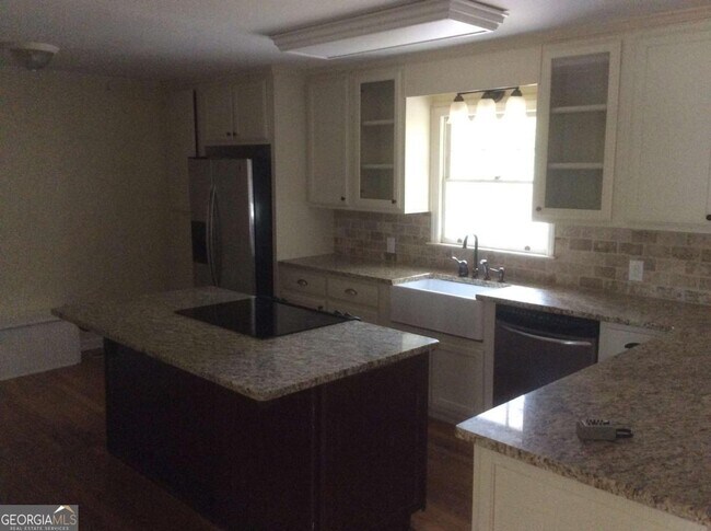 Foto del edificio - 290 Burke Cir
