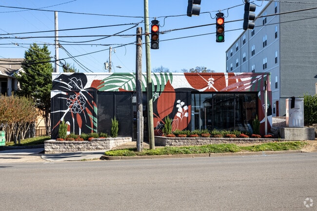 Building Photo - Highland Grand