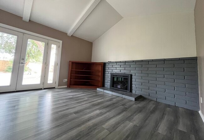 Building Photo - 1731 Beverly Ave