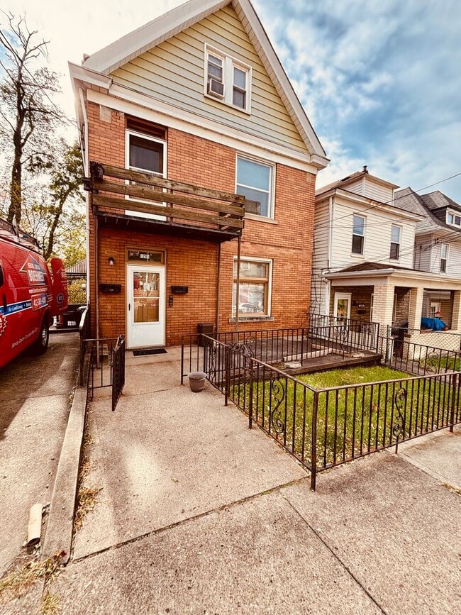Building Photo - 1285 Clairhaven St