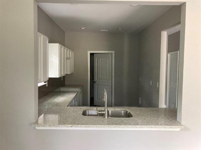 Foto del edificio - 112 E Oak St