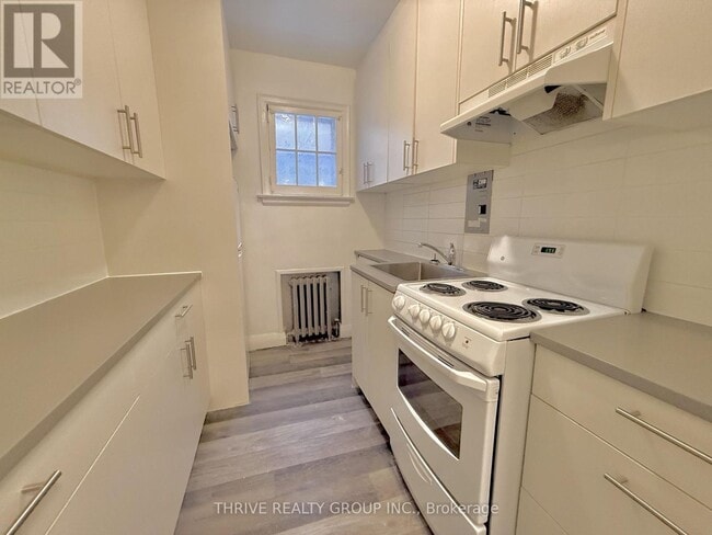 Building Photo - 50 Ridout St S