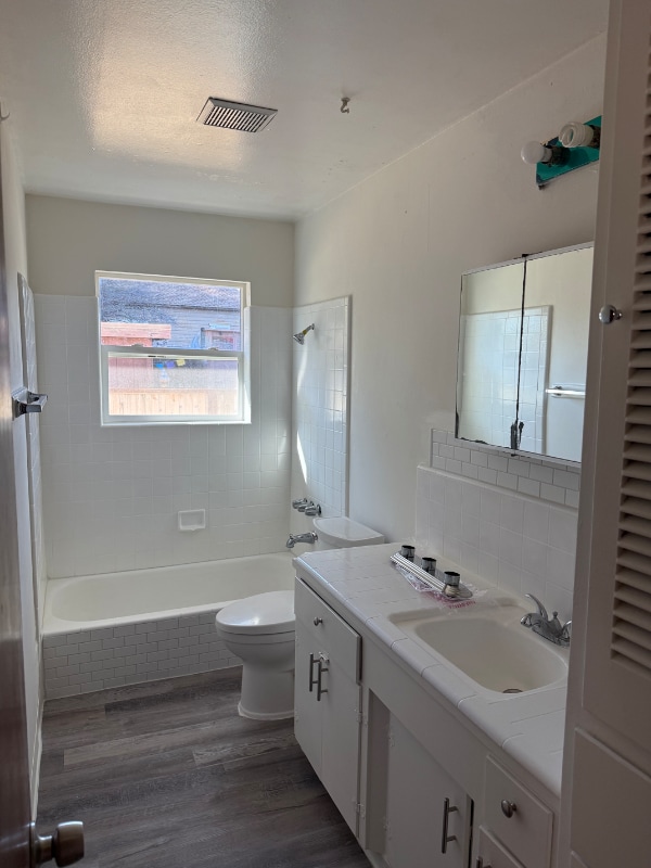 Building Photo - 2030 Kinsley St