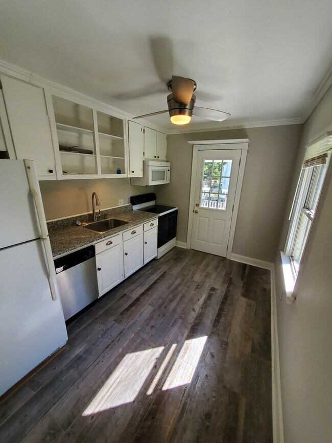 Building Photo - 527 Woodland Ave