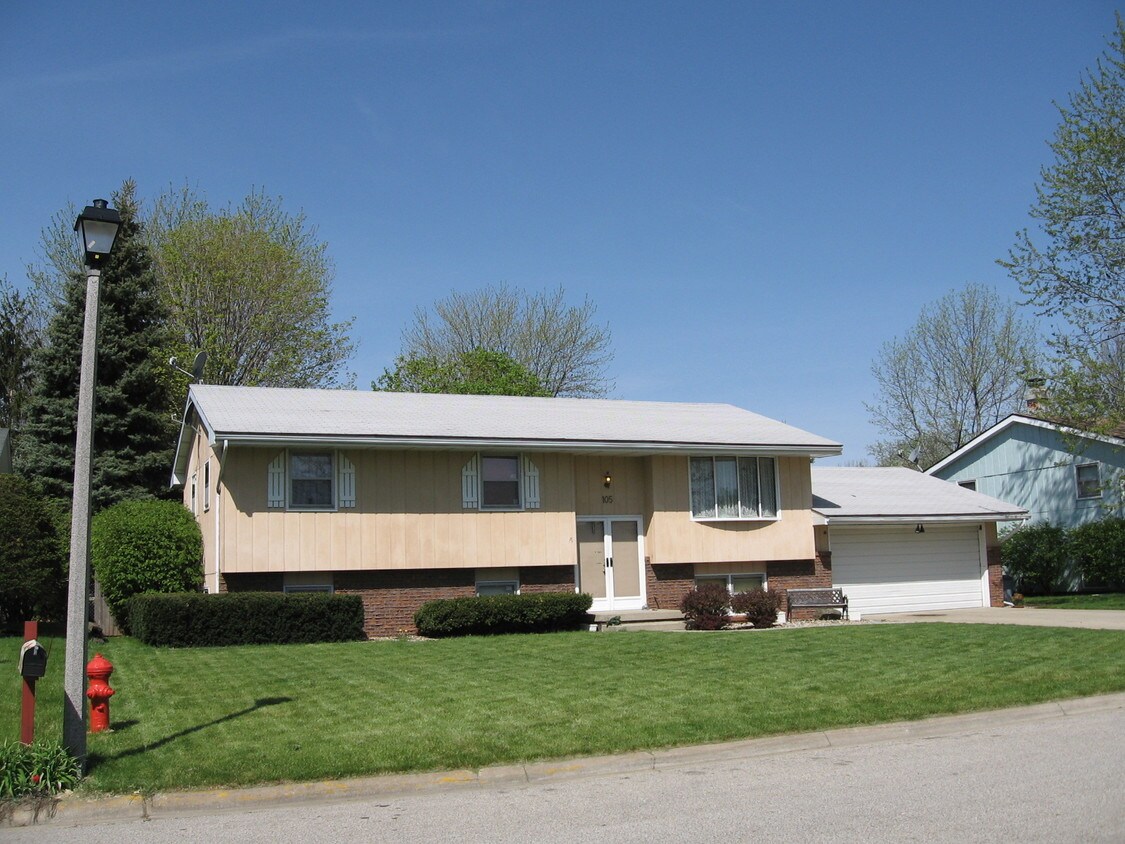 105 Rebecca Ln, Normal, IL 61761 House Rental in Normal, IL