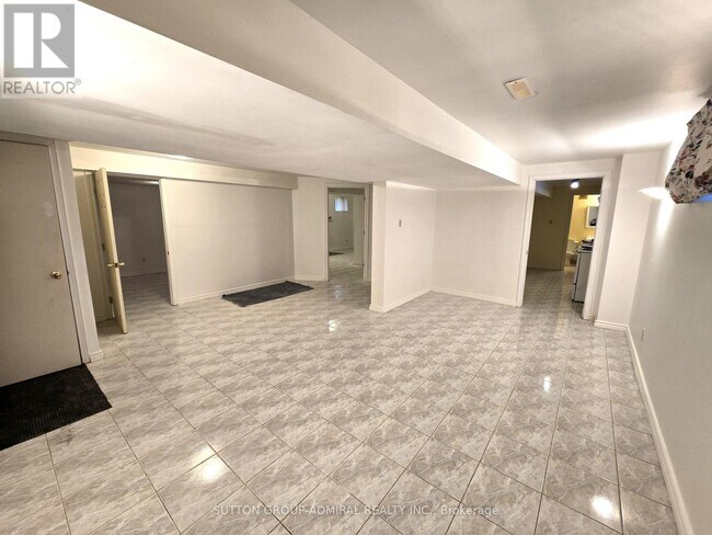 Building Photo - 589 Belview Ave