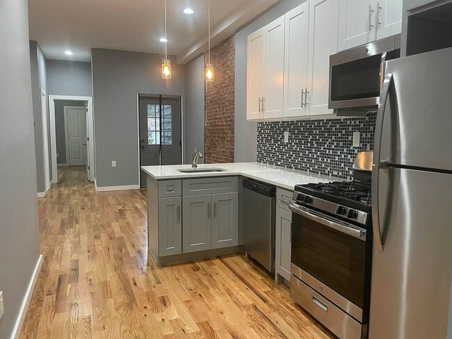 Building Photo - 473 Bergen Ave