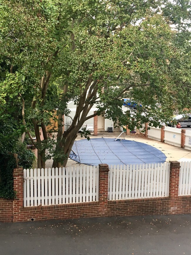 Private pool - 430 Queens Rd