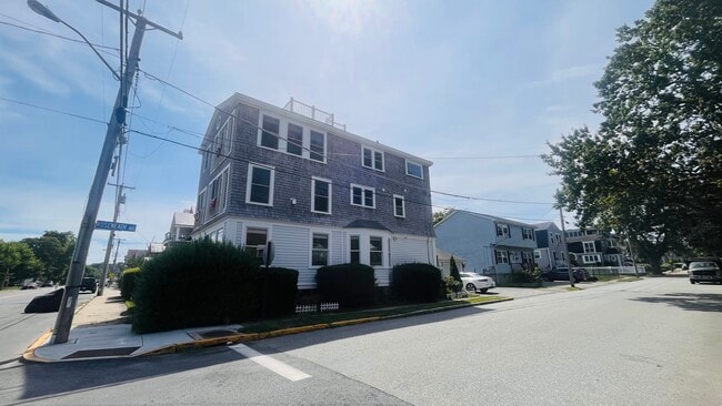 Building Photo - 115 Wellington Ave