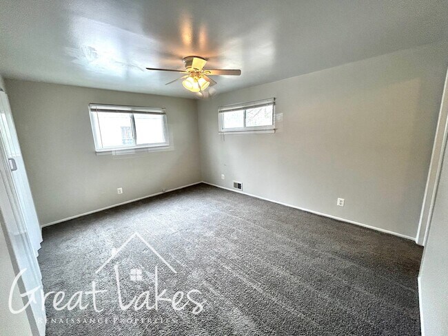 Foto del edificio - Stunning 3 bedroom / 1.5 bathroom house no...