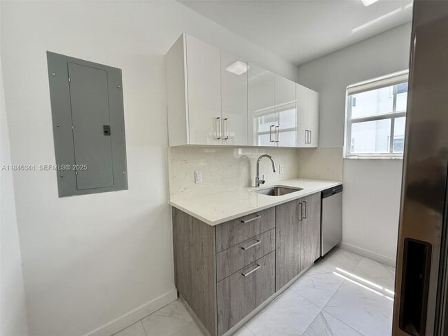 Building Photo - 1552 Euclid Ave