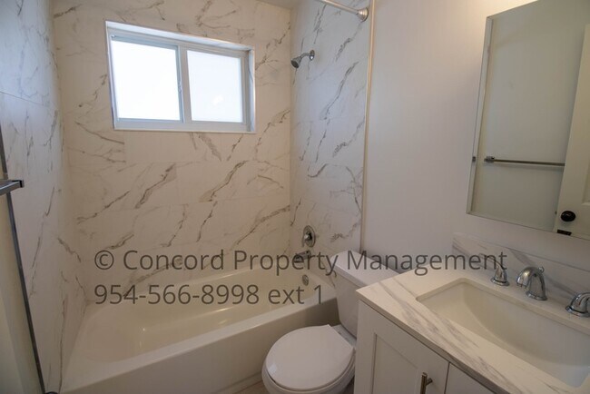 Building Photo - Charming Remodeled 1/1 in Poinciana Park