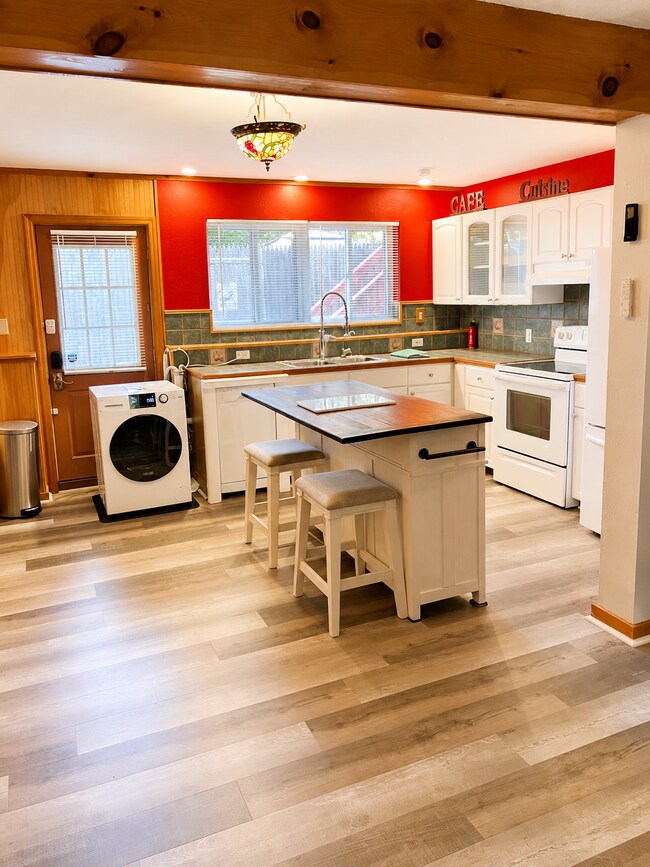 Building Photo - 23 Fairway Rd