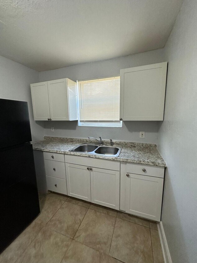 Foto principal - 1024/1026 W 8th St.