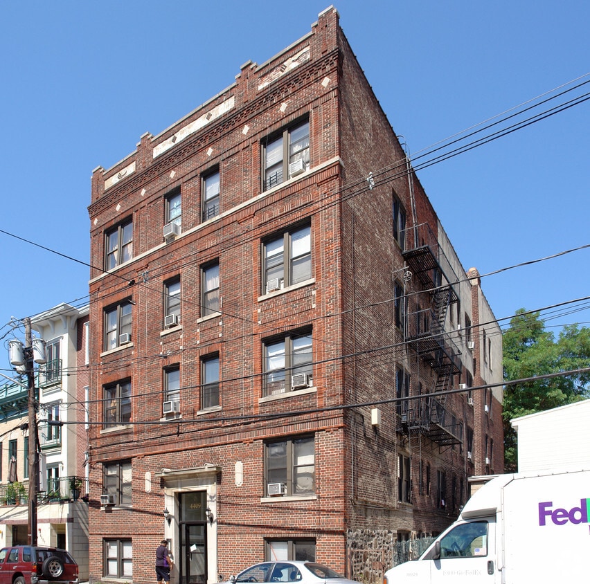 Primary Photo - 4409 Palisade Ave