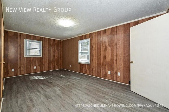 Building Photo - 595 Betty St