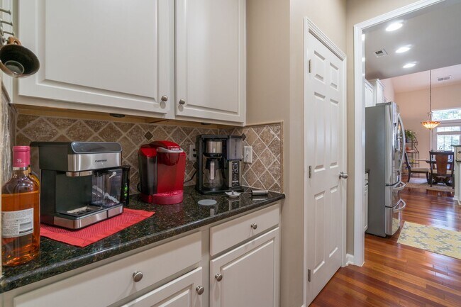 Foto del edificio - Luxury Golf Course Town Home with Master S...