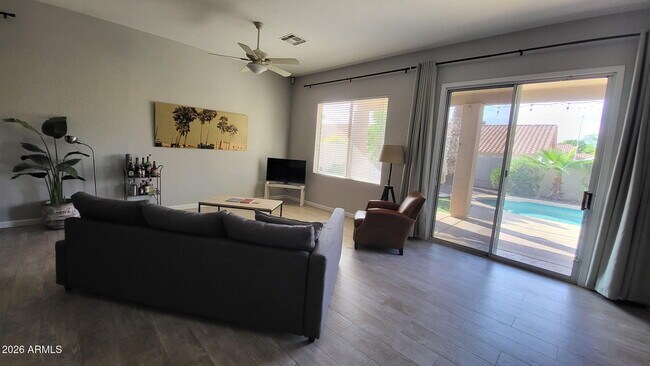 Foto del edificio - 453 W Larona Ln