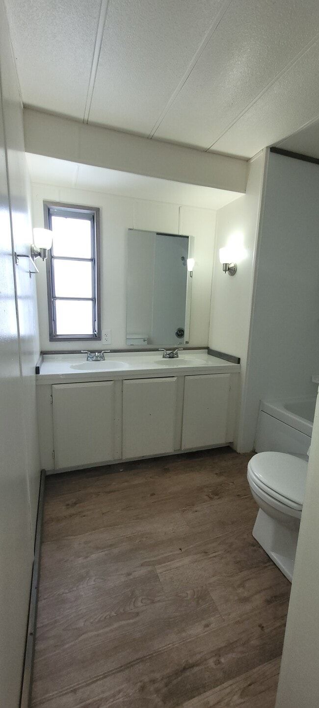 Building Photo - Mountain View Estates