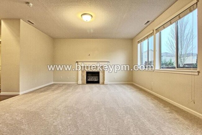 Foto del edificio - 3 Bed, 2.5 Bath Luxury Pet Friendly Home in Ridgefield