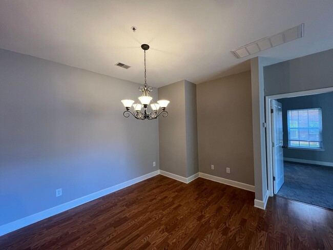 Foto del edificio - **$300 Off First Month's Rent** 2 Bedroom ...